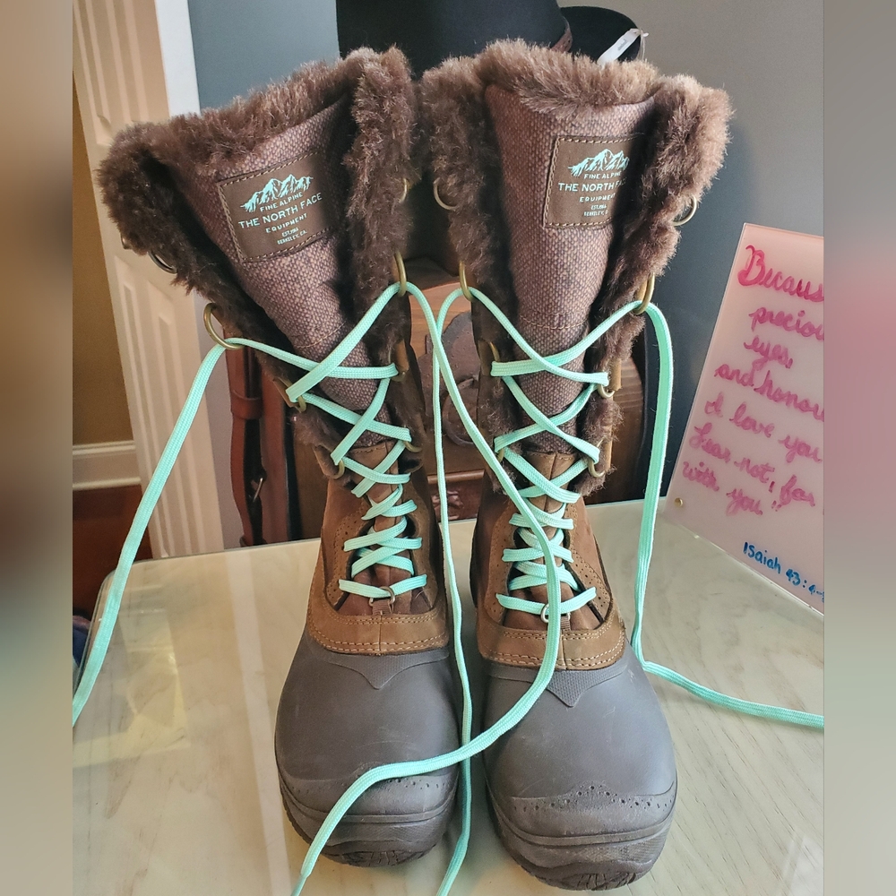 The North Face women's brown boots with fur
